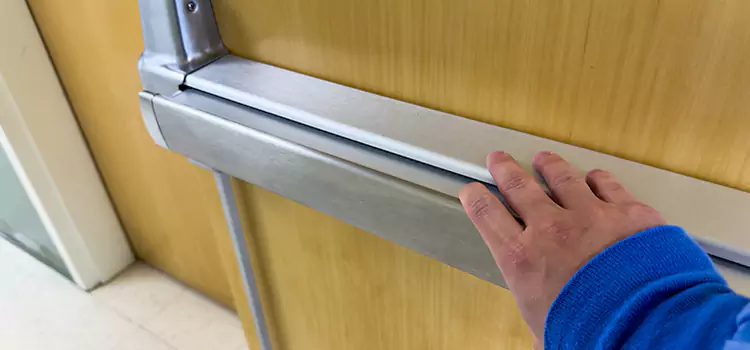 Installing a Push Bar on a Door Laplace
